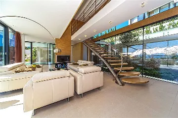 Air-Conditioned 3-Bedroom Villa in Primošten, Sleeps 6