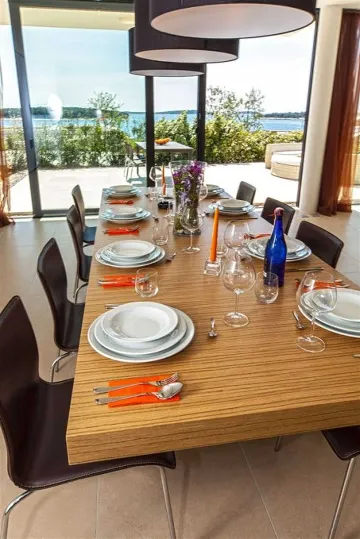 Air-Conditioned 3-Bedroom Villa in Primošten, Sleeps 6