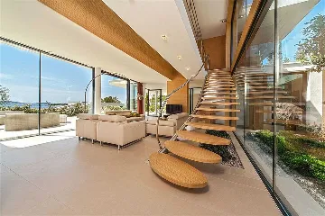 Air-Conditioned 3-Bedroom Villa in Primošten, Sleeps 6