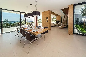 Air-Conditioned 3-Bedroom Villa in Primošten, Sleeps 6