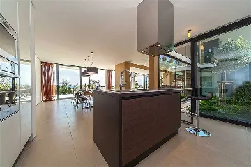 Air-Conditioned 3-Bedroom Villa in Primošten, Sleeps 6