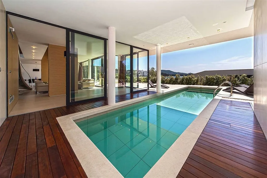 Air-Conditioned 3-Bedroom Villa in Primošten, Sleeps 6