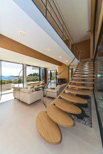 Air-Conditioned 3-Bedroom Villa in Primošten, Sleeps 6