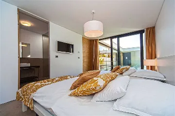 Air-Conditioned 3-Bedroom Villa in Primošten, Sleeps 6