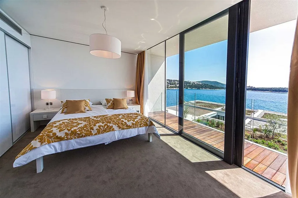 Air-Conditioned 3-Bedroom Villa in Primošten, Sleeps 6