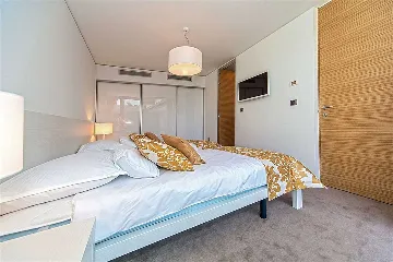 Air-Conditioned 3-Bedroom Villa in Primošten, Sleeps 6