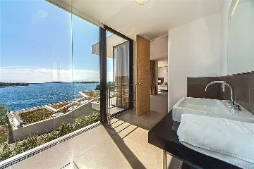 Air-Conditioned 3-Bedroom Villa in Primošten, Sleeps 6