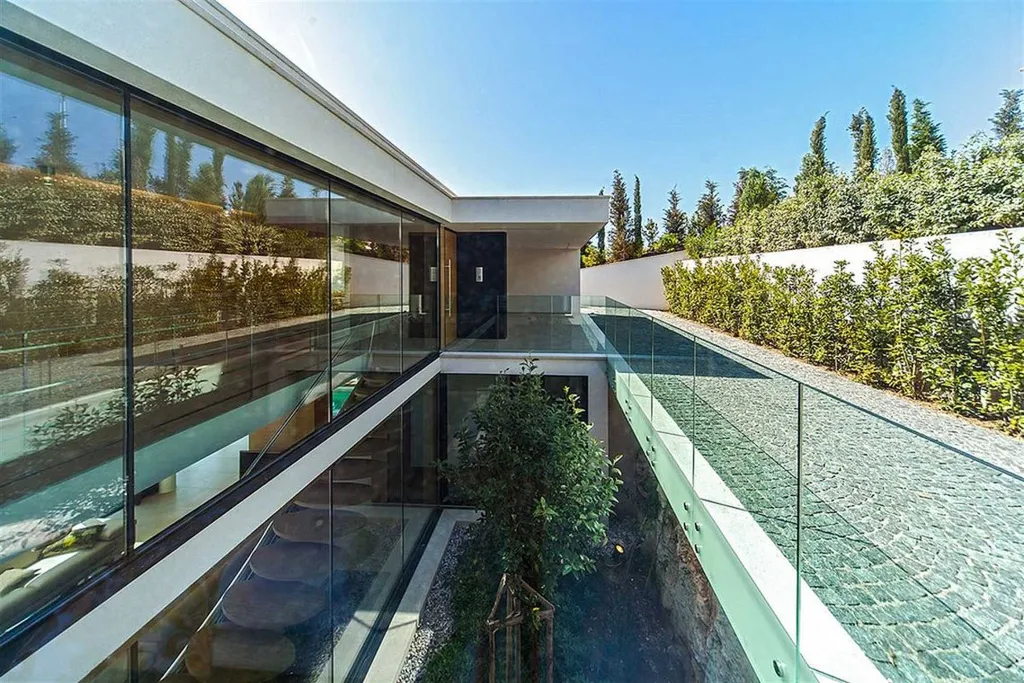 Air-Conditioned 3-Bedroom Villa in Primošten, Sleeps 6
