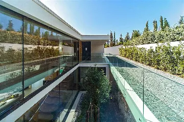 Air-Conditioned 3-Bedroom Villa in Primošten, Sleeps 6