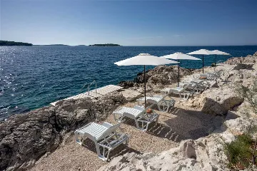 Air-Conditioned 3-Bedroom Villa in Primošten, Sleeps 6