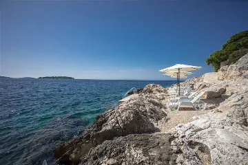 Air-Conditioned 3-Bedroom Villa in Primošten, Sleeps 6