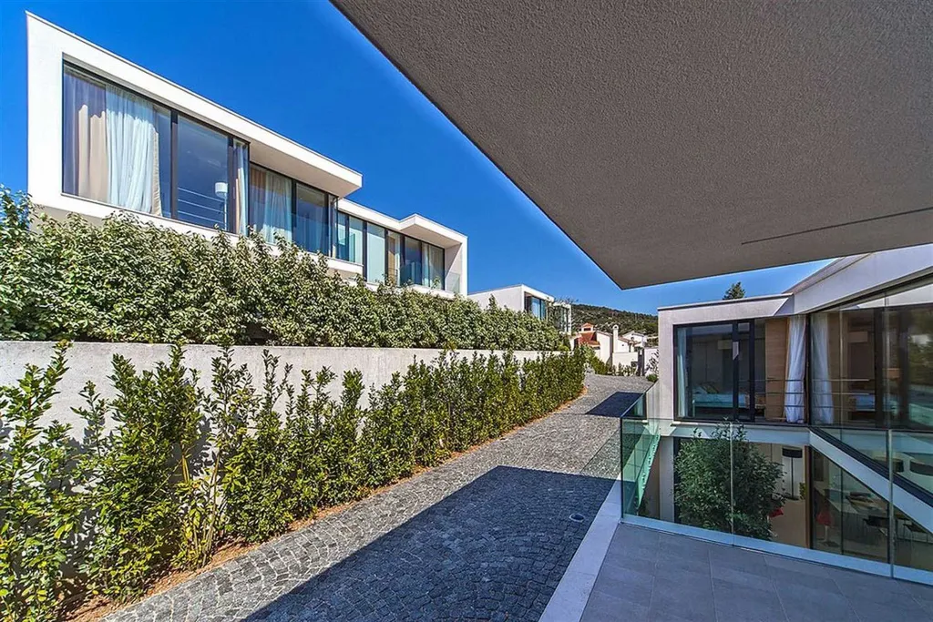 Air-Conditioned 3-Bedroom Villa in Primošten, Sleeps 6