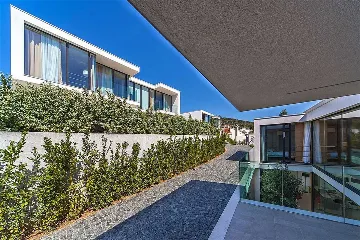 Air-Conditioned 3-Bedroom Villa in Primošten, Sleeps 6