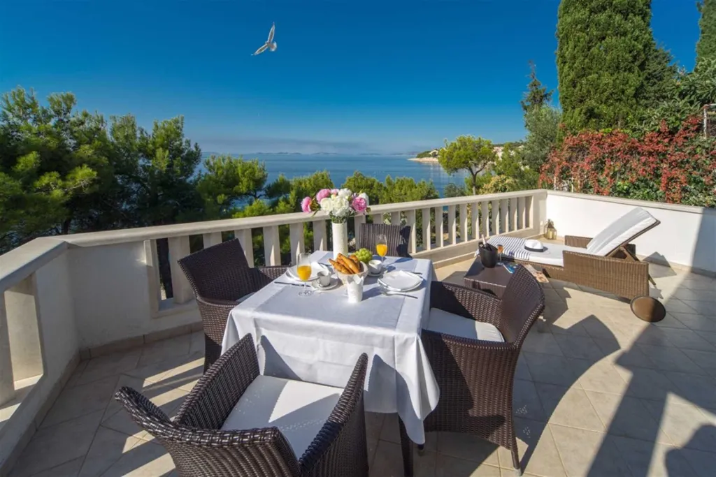 Villa in Primošten with Private Beach & Pool