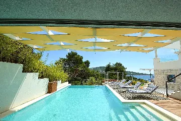 Primošten 4-Bedroom Villa with Pool and Jacuzzi