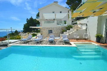 Primošten 4-Bedroom Villa with Pool and Jacuzzi