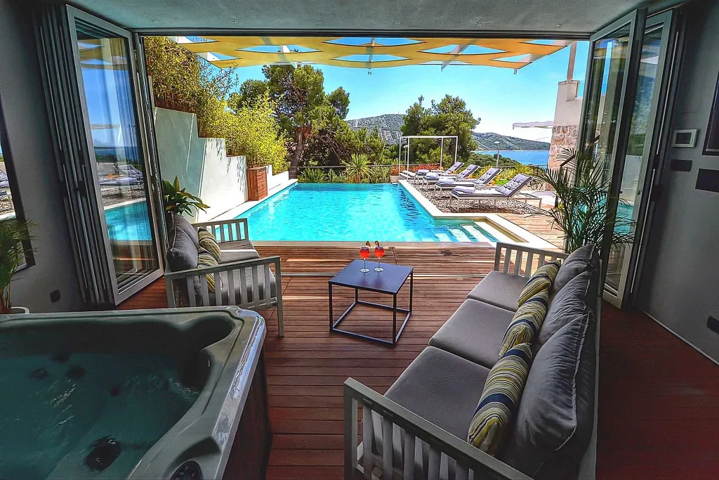 Primošten 4-Bedroom Villa with Pool and Jacuzzi