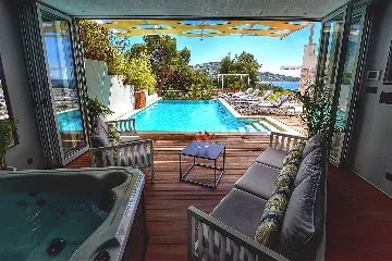 Primošten 4-Bedroom Villa with Pool and Jacuzzi