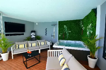 Primošten 4-Bedroom Villa with Pool and Jacuzzi