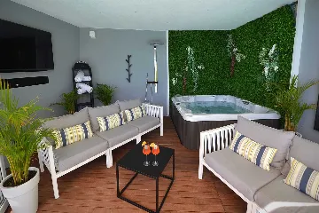 Primošten 4-Bedroom Villa with Pool and Jacuzzi