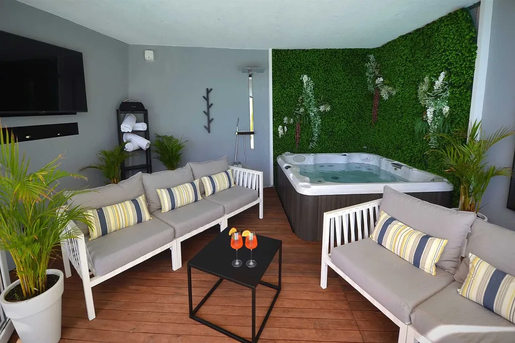 Primošten 4-Bedroom Villa with Pool and Jacuzzi
