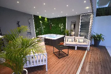 Primošten 4-Bedroom Villa with Pool and Jacuzzi