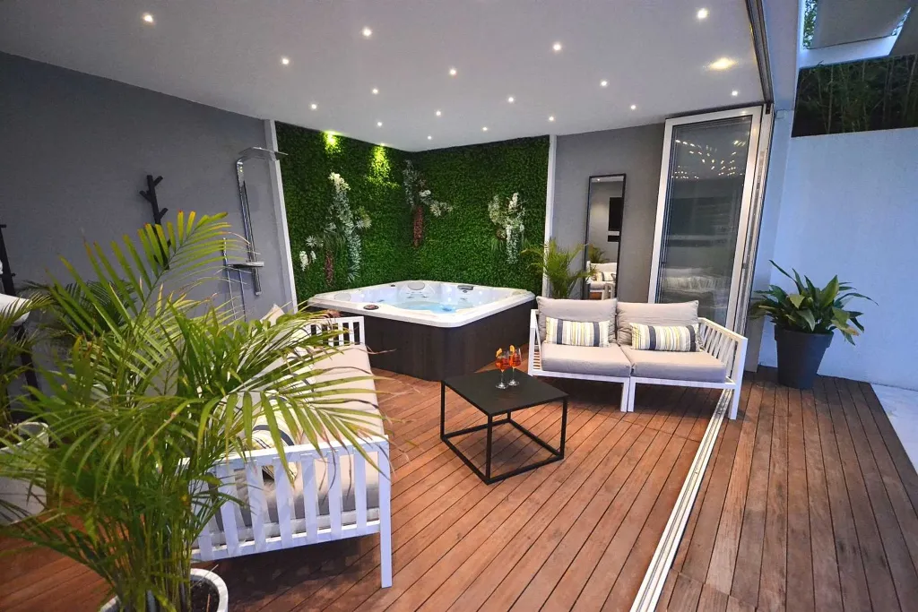 Primošten 4-Bedroom Villa with Pool and Jacuzzi