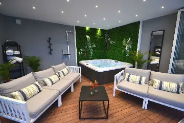 Primošten 4-Bedroom Villa with Pool and Jacuzzi