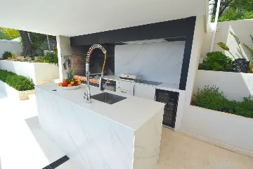 Primošten 4-Bedroom Villa with Pool and Jacuzzi