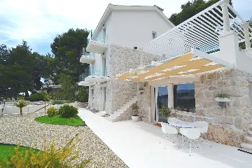 Primošten 4-Bedroom Villa with Pool and Jacuzzi