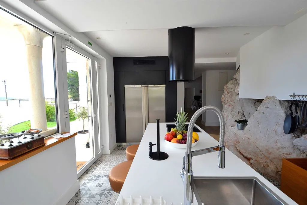 Primošten 4-Bedroom Villa with Pool and Jacuzzi