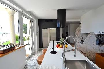 Primošten 4-Bedroom Villa with Pool and Jacuzzi