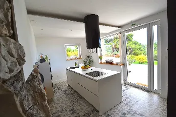 Primošten 4-Bedroom Villa with Pool and Jacuzzi