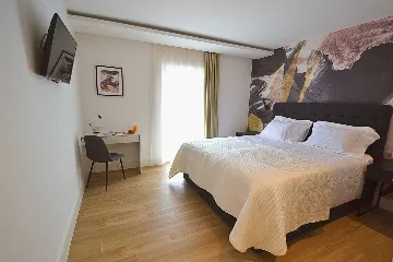 Primošten 4-Bedroom Villa with Pool and Jacuzzi