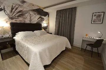 Primošten 4-Bedroom Villa with Pool and Jacuzzi