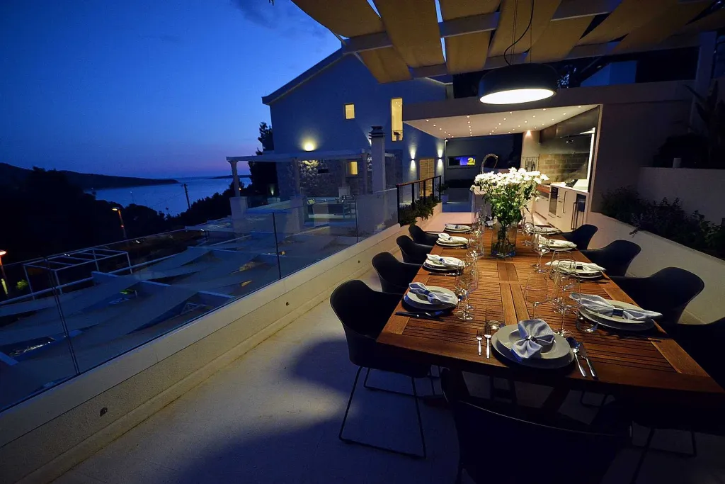 Primošten 4-Bedroom Villa with Pool and Jacuzzi