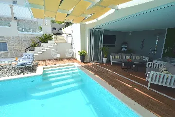 Primošten 4-Bedroom Villa with Pool and Jacuzzi