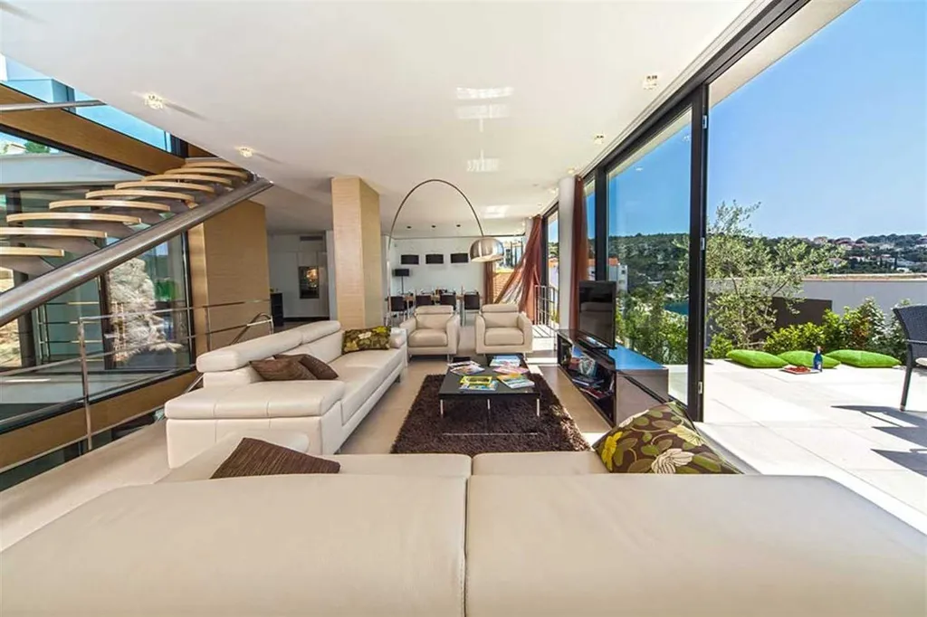 3-Bedroom Villa with Indoor Pool in Primošten