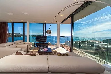 Air-Conditioned Apartment in Primošten for 8 Guests