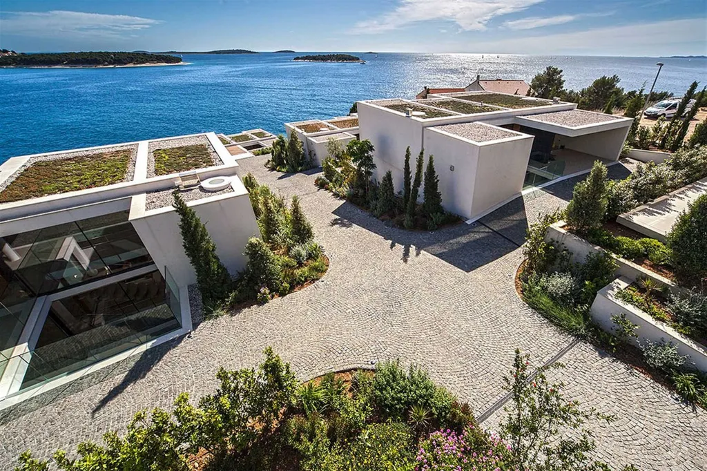 Air-Conditioned Apartment in Primošten for 8 Guests