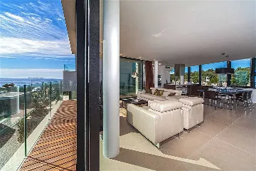 Air-Conditioned Apartment in Primošten for 8 Guests