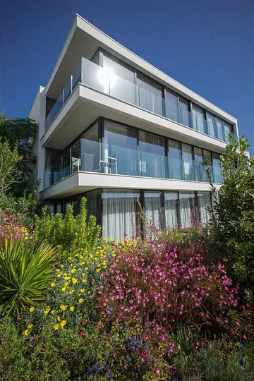 Air-Conditioned Apartment in Primošten for 8 Guests