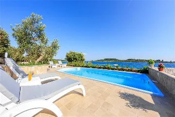 Villa with Pool and Beach Access in Okrug Gornji