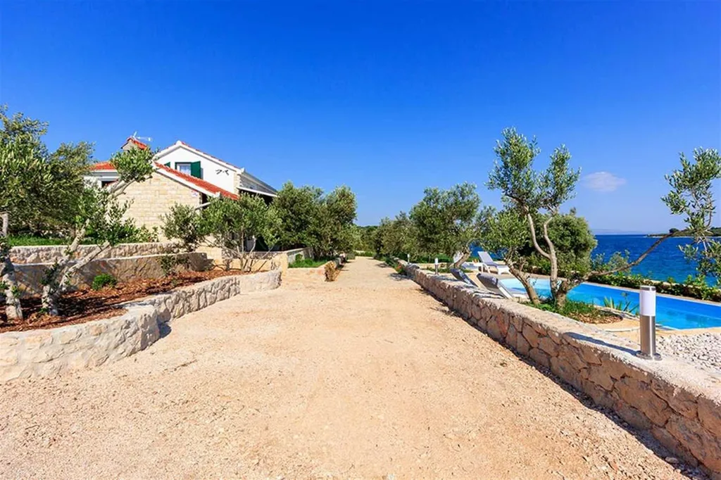 Villa with Pool and Beach Access in Okrug Gornji