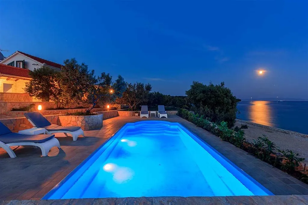Villa with Pool and Beach Access in Okrug Gornji