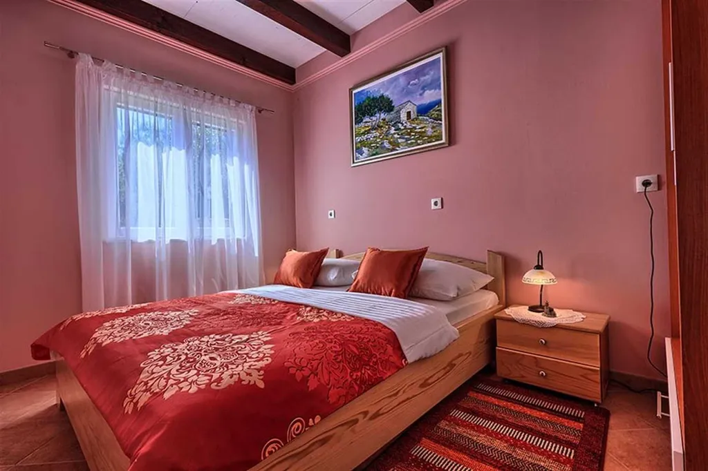 Villa with Pool and Beach Access in Okrug Gornji