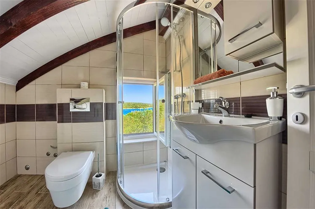 Villa with Pool and Beach Access in Okrug Gornji