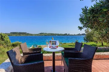 Villa with Pool and Beach Access in Okrug Gornji