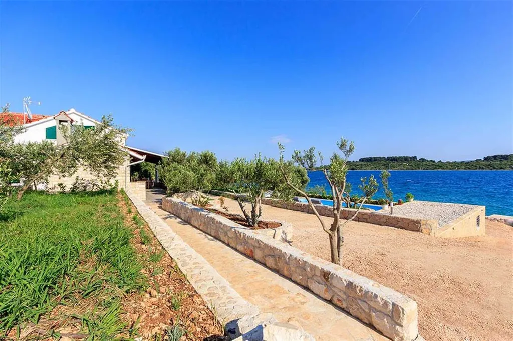 Villa with Pool and Beach Access in Okrug Gornji