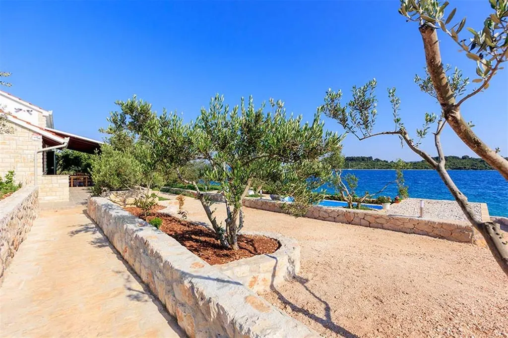 Villa with Pool and Beach Access in Okrug Gornji